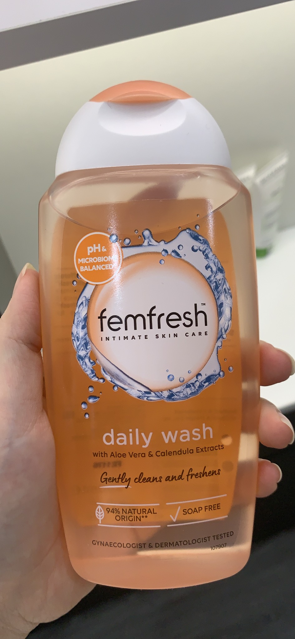 Dung dịch vệ sinh femfresh 250ml