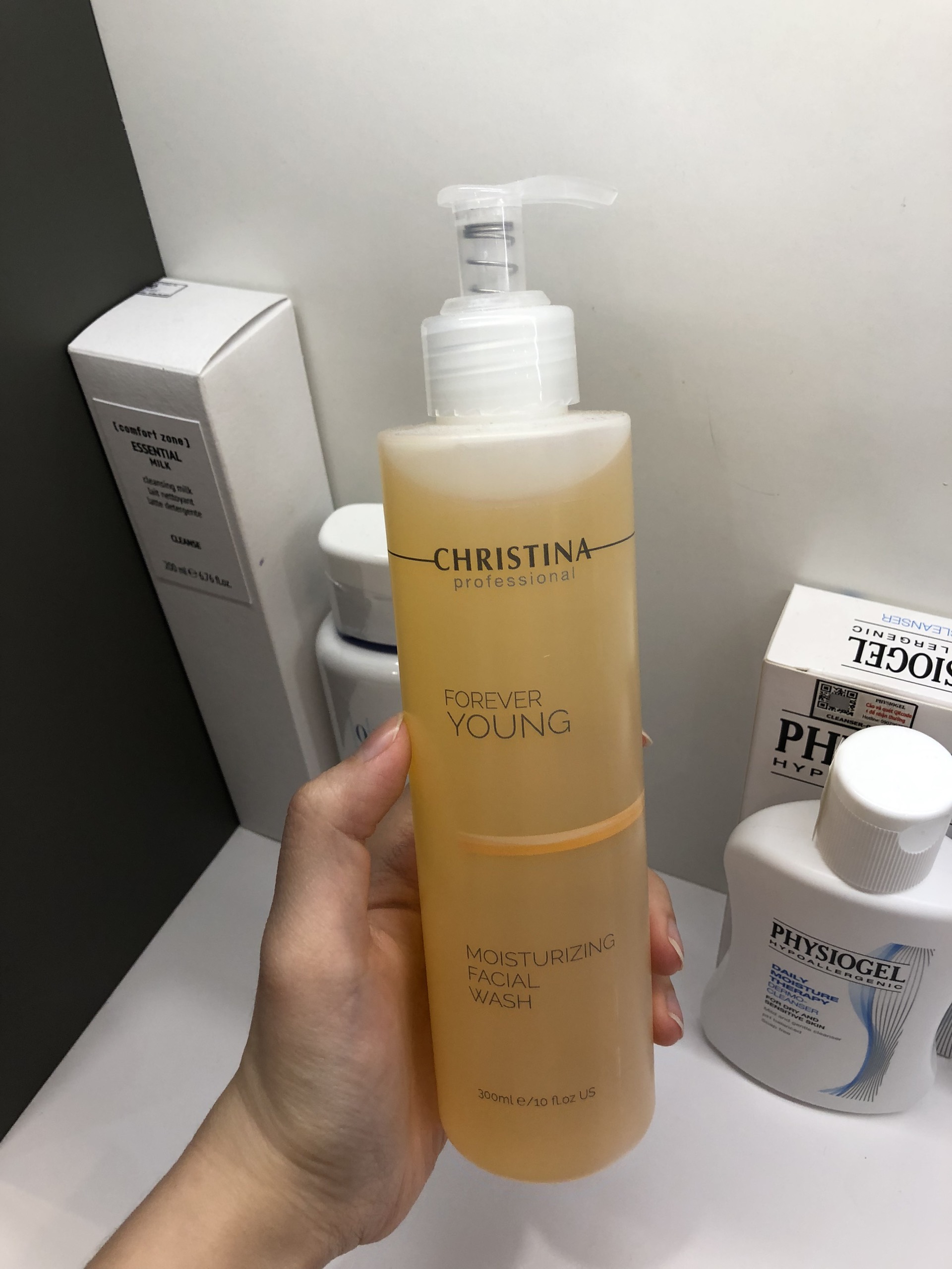 Christina professional Forever young Moisturizing facial wash